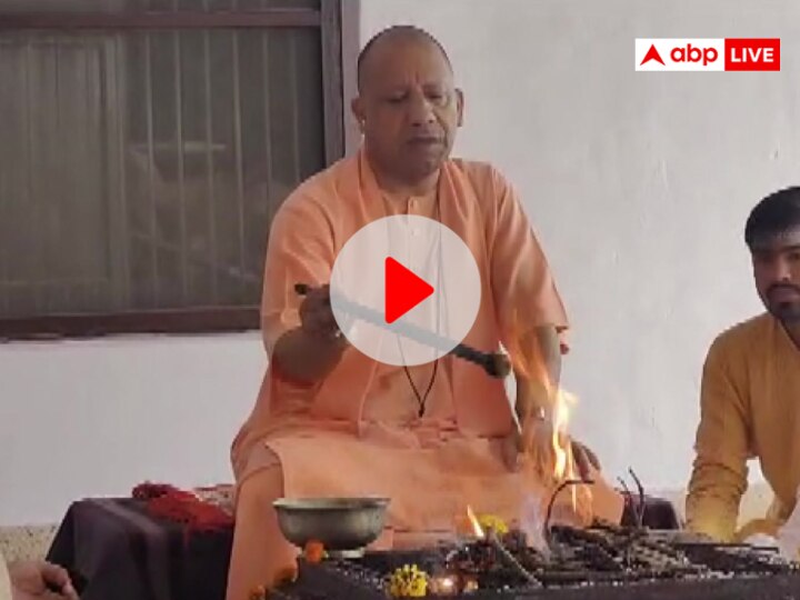 Sawan 2023 Yogi Adityanath Performed Rudrabhishek Of Lord Shiva In ...