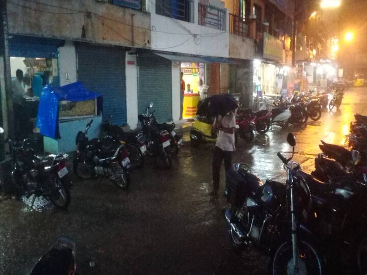 TN Rains Normal life of people affected due to rain in Tiruvannamalai district TNN TN Rains: திருவண்ணாமலை மாவட்டத்தில் வெளுத்து வாங்கிய மழை..சில இடங்களில் தேங்கிய தண்ணீர்