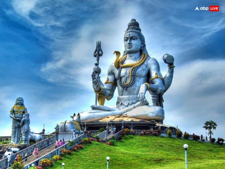 शिव भक्तों को शनि देव परेशान नहीं करते. ऐसे में 8 जुलाई को सावन शनिवार पर मछलियों को आटे की गोलियां खिलाएं. ऐसा करने से आमदनी बढ़ने के योग बनते हैं और आर्थिक स्थिति मजबूत होती है.