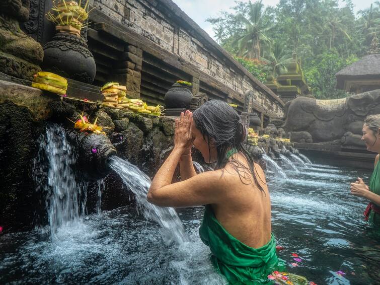 Spiritual Practices from Bali to Explore బాలీ ద్వీపంలో అబ్బురపరిచే ఆధ్యాత్మిక సాధనలు ఇవే, ఇక్కడ దేవుడిని ఇలా ప్రసన్నం చేసుకుంటారు