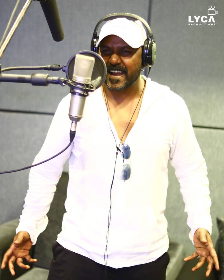 தற்போது சந்திரமுகி 2 படத்தின் டப்பிங் தொடங்கியுள்ளது. லாரன்ஸ் டப்பிங் செய்யும் புகைப்படத்தை லைகா தயாரிப்பு நிறுவனம் தனது சமூக வலைதளத்தில் வெளியிட்டுள்ளது.