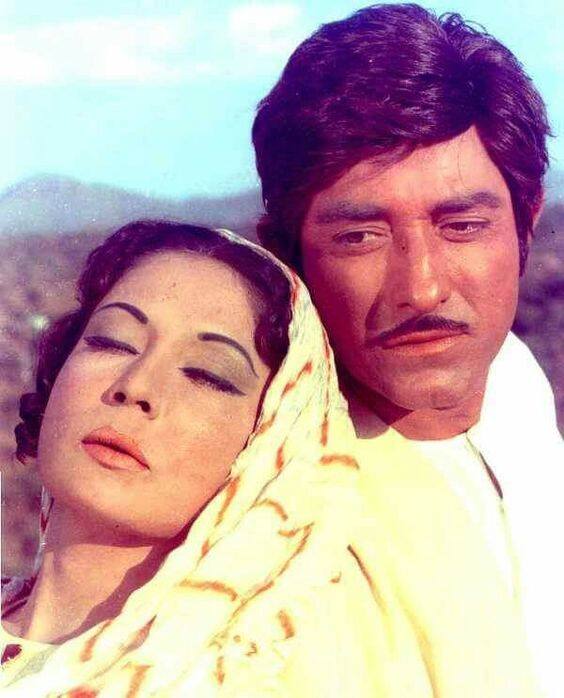 राजकुमार ने मीना कुमारी के साथ फिल्म ‘पाकीजा’ में काम किया था. इस दौरान वो उनकी खूबसूरती पर इस कदर फिदा हो गए थे कि उनपर से अपनी नजरें नहीं हटा पाते थे.