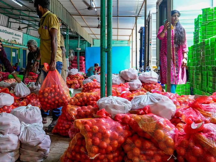 Besides fair price shops, Pannai Pasumai (Farm Fresh) outlets in Chennai, Coimbatore, Salem, Erode and Vellore are making tomatoes available at Rs 60 per kilo. (Source: PTI)