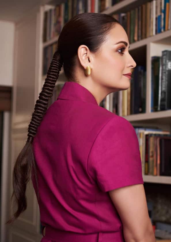 दिया मिर्झाने नुकतेच फोटोशूट केले आहे. त्यात तिचा लुक अत्यंत खास आणि क्लासी दिसत आहे.