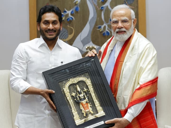 Jagan Reddy Meets PM Modi: पीएम मोदी से मिले आंध्र प्रदेश के सीएम जगन मोहन रेड्डी, इन मुद्दों पर हुई बात Jagan Mohan Reddy met PM Modi discussed development issue of Andhra Pradesh Jagan Reddy Meets PM Modi: पीएम मोदी से मिले आंध्र प्रदेश के सीएम जगन मोहन रेड्डी, इन मुद्दों पर हुई बात