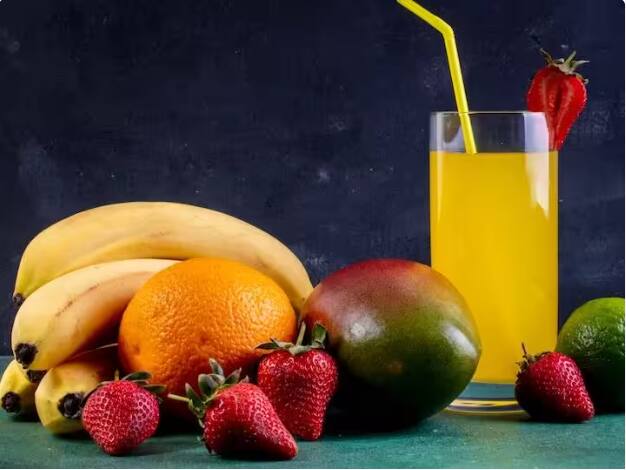 Which one is better for the body fruits or fruit juice which one should be used for weight loss ਫਲ ਜਾਂ ਫਲਾਂ ਦਾ ਜੂਸ ਦੋਵਾਂ 'ਚੋਂ ਕਿਹੜਾ ਹੈ ਸਰੀਰ ਲਈ ਵਧੀਆ, ਭਾਰ ਘਟਾਉਣ ਲਈ ਕਿਸ ਦਾ ਕਰੀਏ ਇਸਤੇਮਾਲ?