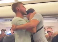 उड़ने वाला था विमान, तभी यात्री ने की दरवाजा खोलने की कोशिश, देखें वायरल VIDEO