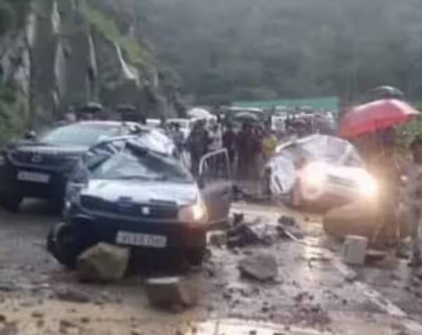 Massive rock crushes cars during landslide in Nagaland Nagaland Landslide Video: પર્વત પરથી પડ્યો પથ્થર, સેકન્ડમાં જ કચડાઇ ગઇ કાર, Video જોઇ હચમચી જશો