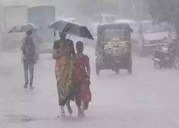 राज्याच्या काही भागात पावसानं (Rain) हजेरी लावली आहे. मात्र, अद्यापही राज्यातील अनेक भागात पावसाची प्रतीक्षा कायम आहे.