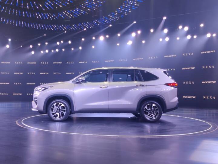 The equipment list for the Invicto includes a full panoramic sunroof, a 360 degree view camera, digital dials, cooled seats, leather upholstery and an 8 way powered drivers seat plus more. (Image Source: Somnath Chatterjee)