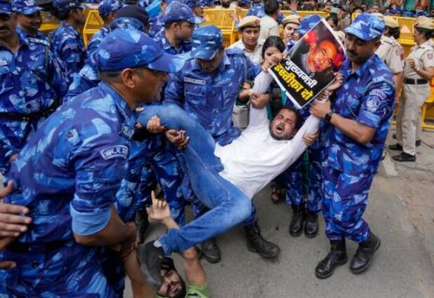 ਮਨੀਪੁਰ ਵਿੱਚ ਮੇਇਤੀ ਭਾਈਚਾਰੇ ਲਈ ਅਨੁਸੂਚਿਤ ਜਨਜਾਤੀ (ਐਸਟੀ) ਦਾ ਦਰਜਾ ਦੇਣ ਦੀ ਮੰਗ ਦੇ ਵਿਰੋਧ ਵਿੱਚ 3 ਮਈ ਨੂੰ 'ਕਬਾਇਲੀ ਏਕਤਾ ਮਾਰਚ' ਦੌਰਾਨ ਰਾਜ ਵਿੱਚ ਹਿੰਸਾ ਭੜਕ ਗਈ ਸੀ।