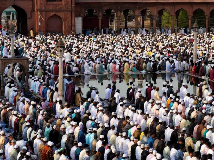 2011 की जनगणना के भारत में मुस्लिमों की आबादी 17 करोड़ है, जबकि यहां 96 करोड़ हिंदू हैं. इसी कारण देश मस्जिदों की संख्या के मामले में भारत का नंबर दूसरा है.