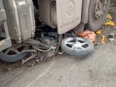 Nashik Accident: नियंत्रण सुटलं अन् ट्रक थेट दुकानातच शिरला, दुचाकींचा चक्काचूर; नाशकात भीषण अपघात