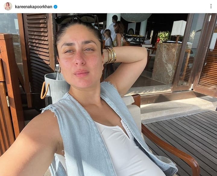 करीना कपूर खान - लिस्ट की पहली तस्वीर है बॉलीवुड की स्टाइलिश औऱ खूबसूरत एक्ट्रेस बेबो यानि करीना कपूर खान की. जो अपने लुक्स को लेकर सोशल मीडिया पर छाई रहती हैं. इस तस्वीर में एक्ट्रेस का नो मेकअप लुक नजर आ रहा है. जिसमें वो हमेशा की तरह खूबसूरत ही नजर आ रही हैं.