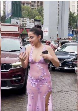 ਟ੍ਰਾਂਸਪੇਰੇਂਟ ਡਰੈੱਸ ਪਹਿਨ ਕੇ ਅੰਧੇਰੀ 'ਚ ਦਿਖੀ ਉਰਫੀ, ਵੇਖੋ ਤਸਵੀਰਾਂ