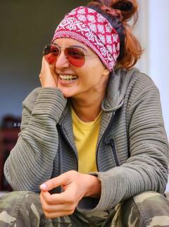 Manju Warrier : ‘வயசானாலும் உன் ஸ்டைலும் அழகும் உன்ன விட்டு போகல’ மாஸ் காட்டும் மஞ்சு வாரியர்!