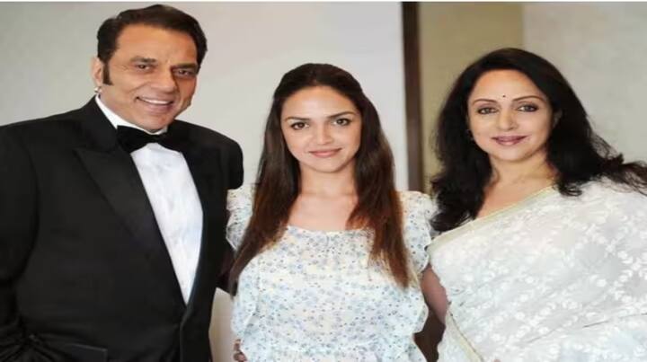 Dharmendra Hema Malini Marriage: ਧਰਮਿੰਦਰ ਨੇ ਆਪਣੇ ਵਿਆਹ ਨੂੰ ਬਹੁਤ ਹੀ ਸੀਕਰੇਟ ਰੱਖਿਆ ਸੀ। ਦੱਸ ਦਈਏ ਕਿ ਵਿਆਹ ਤੋਂ ਤੁਰੰਤ ਬਾਅਦ ਹੀ ਹੇਮਾ ਪ੍ਰੈਗਨੈਂਟ ਹੋ ਗਈ ਸੀ ਅਤੇ ਧਰਮਿੰਦਰ ਇਸ ਗੱਲ ਨੂੰ ਹਰ ਹਾਲ 'ਚ ਲੁਕਾਉਣਾ ਚਾਹੁੰਦੇ ਸੀ।