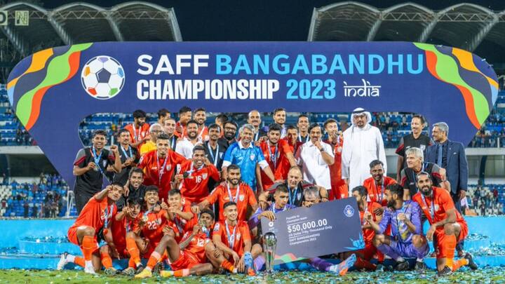 SAFF Championship Final: ১-১ স্কোরলাইনে খেলা শেষ হওয়ার পর পেনাল্টি শ্যুট আউটে ৫-৪ স্কোরলাইনে ম্যাচ জিতে নেয় ভারত।