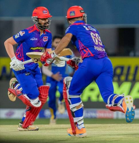 பின்னர் களமிறங்கிய திருப்பூர் அணியின் தொடக்க ஆட்டக்காரர்களான விஷால் வைத்யா மற்றும் துஷார் ரஹேஜா திறம்பட ஆடி அணிக்கு நிலையான ஒரு தொடக்கத்தை கொடுத்தனர்