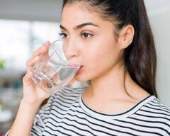 50 ਦੀ ਉਮਰ ਚ ਨਜ਼ਰ ਆਵੇਗਾ 25 ਨਿਖਾਰ...ਬਸ follow ਕਰੋ ਪਾਣੀ ਪੀਣ ਦੇ ਇਹ ਜ਼ਰੂਰੀ ਨਿਯਮ