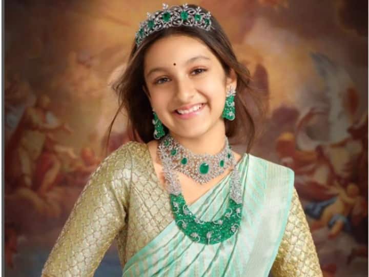 Mahesh Babu daughter Sitara makes her debut on Times Square Billboard Mahesh Babu की बेटी Sitara का टाइम्स स्क्वायर बिलबोर्ड पर जलवा, खुशी से झूम उठे एक्टर