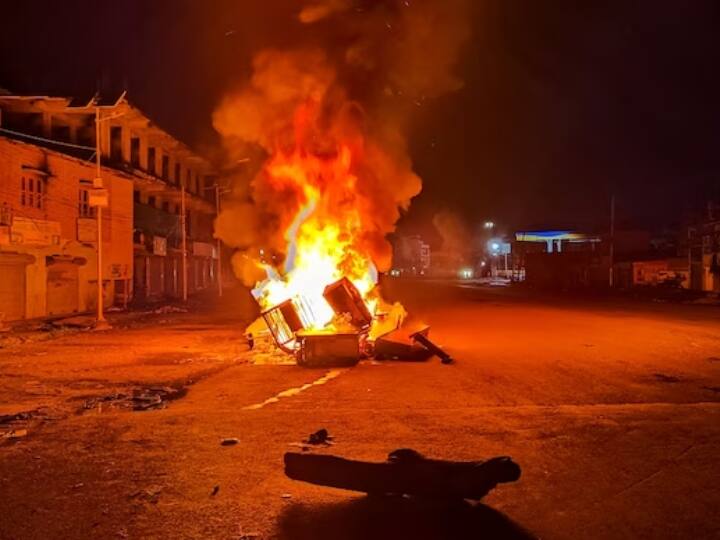 दूसरी ओर मंगलवार देर रात और बुधवार सुबह को राज्य के दो अलग-अलग इलाकों में गोलीबारी हुई, जिसमें किसी के भी हताहत होने की कोई सूचना नहीं है.
