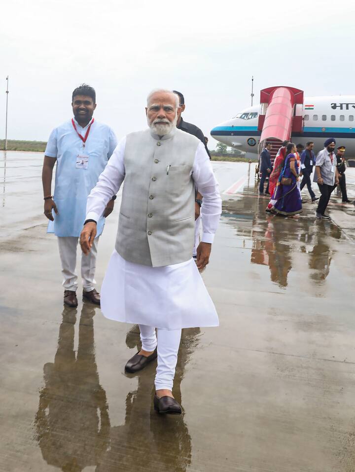 गोरखपुर रेलवे स्टेशन को इंटरनेशनल एयरपोर्ट की तर्ज पर विकसित करने का मंसूबा है. पीएम नरेंद्र मोदी 7 जुलाई को पुनर्विकास कार्यों की आधारशिला रखेंगे.