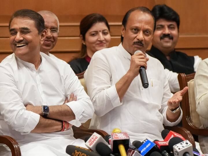 अब 2 जुलाई 2023 को एनसीपी नेता अजित पवार ने महाराष्ट्र की एकनाथ शिंदे सरकार में शामिल होकर डिप्टी सीएम पद की शपथ ली है. महाराष्ट्र की मौजूदा सरकार में वे उप मुख्यमंत्री बन चुके हैं. उनके साथी एनसीपी के कई विधायकों ने महाराष्ट्र की शिंदे सरकार में शामिल होकर मंत्री पद की शपथ ली है.