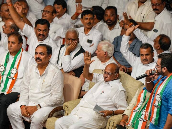 अजित पवार बारामती सीट से विधायक हैं और तीसरी बार डिप्टी सीएम बने हैं. 2019 में वो सिर्फ 80 घंटे के लिए डिप्टी सीएम बने थे. बाद में महा विकास अघाड़ी की सरकार में डिप्टी सीएम रहे और अब फिर से डिप्टी सीएम बन गए हैं.