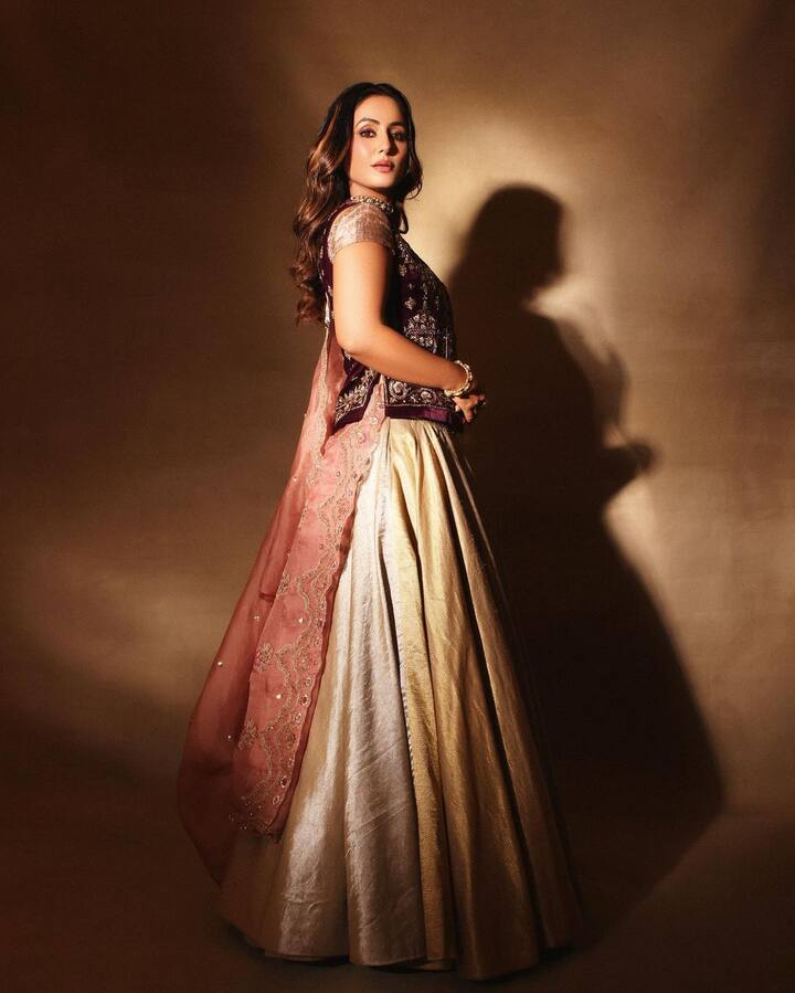 What do you think of Hina Khan's latest look? Let us know