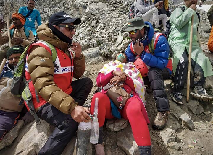 यामध्ये लष्कर आणि पोलिसांव्यतिरिक्त केंद्रीय राखीव पोलिस दल (CRPF), सीमा सुरक्षा दल (BSF), इंडो-तिबेट सीमा पोलिस (ITBP), सीआयएसएफ (CISF) आणि इतर सुरक्षा दलांचे कर्मचारी यांचा समावेश आहे.