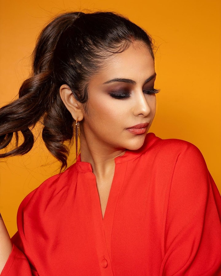 తెలుగుతో పాటు ఇతర భాషల్లోనూ నటిస్తోందీ బ్యూటీ.