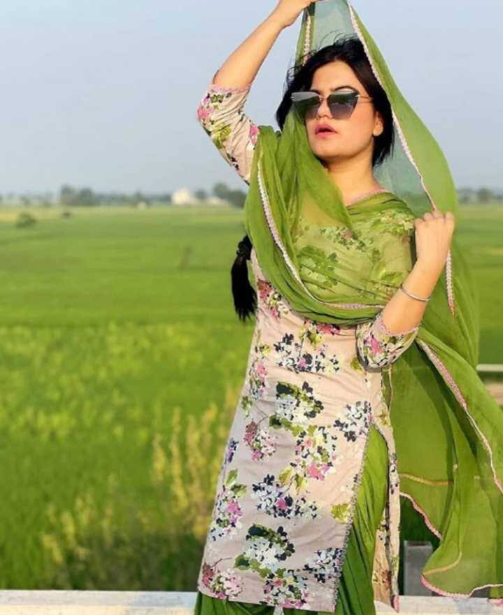 ਇਸ ਤੋਂ ਬਾਅਦ ਉਨ੍ਹਾਂ ਦਾ ਅਗਲਾ ਗੀਤ ਪੀਜ਼ਾ ਹੱਟ ਨਾਲ ਉਹ ਪ੍ਰਸ਼ੰਸਕਾਂ ਦੇ ਦਿਲਾਂ ਦੀ ਧੜਕਣ ਬਣ ਗਈ। ਇਸ ਤੋਂ ਬਾਅਦ ਪਰਾਂਦਾ, ਕੰਨੀਆਂ, ਜਸਟ ਦੇਸੀ, ਮਾਂ ਨੂੰ ਚਿੱਟੀ, ਅੱਲਾ ਹੋ, ਮਿਸ ਯੂ, ਵੇਲੀ ਜੱਟ, ਕਰੂਜਿਮ ਅਤੇ ਮਿੱਤਰਾਂ ਦੇ ਬੂਟ ਆਦਿ ਗੀਤਾਂ ਨਾਲ ਉਨ੍ਹਾਂ ਦੀ ਪ੍ਰਸਿੱਧੀ ਬੁਲੰਦੀਆਂ 'ਤੇ ਪਹੁੰਚ ਗਈ।