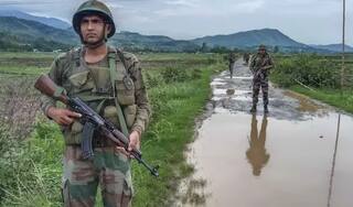 Manipur:  સૈનિકોના હથિયારો લૂંટવા કેમ્પમાં ઘૂસી ભીડ,  ફાયરિંગમાં એક યુવકનું મોત