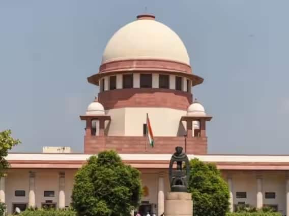 सुप्रीम कोर्टानं सोमवारी, 3  जुलै रोजी मणिपूर सरकारला जातीय हिंसाचारानं प्रभावित राज्यातील स्थिती पूर्वपदावर आणण्यासाठी आणि कायदा सुव्यवस्था सुधारण्यासाठी कोणकोणती पावलं उचलण्यात आली आहेत. याचा अहवाल देण्यासाठी सांगितलं आहे. यासाठी राज्य सरकारतर्फे सॉलिसिटर जनरल तुषार मेहता यांनी सांगितलं की, राज्यातील परिस्थिती हळूहळू सुधारत असल्याचं न्यायालयाला सांगितलं आहे.