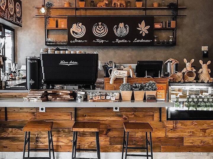 Cafe Coffee Day: खराब हुई इस फेमस कॉफी चेन की हालत, 450 करोड़ रुपये पर पहुंच गया डिफॉल्ट