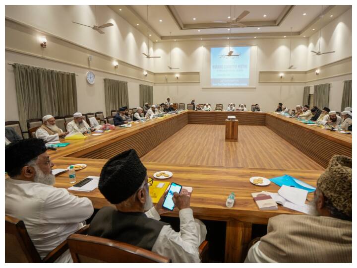 UCC को लेकर मुस्लिम पर्सनल लॉ बोर्ड ने बुलाई बड़ी बैठक, लॉ कमीशन को दिए जाएंगे सुझाव Uniform Civil Code Muslim Personal Law Board convenes meeting regarding UCC suggestions draft given to Law Commission UCC को लेकर मुस्लिम पर्सनल लॉ बोर्ड ने बुलाई बड़ी बैठक, लॉ कमीशन को दिए जाएंगे सुझाव