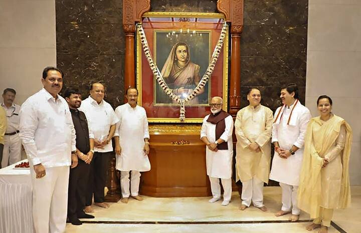 प्रत्यक्षात राष्ट्रवादीच्या 53 आमदारांपैकी 40 आमदारांचा पाठिंबा असल्याचा दावा अजित पवार गटाकडून सातत्यानं केला जात आहे. या दाव्यामध्ये कितपत तथ्य आहे, हे आज स्पष्ट होईल.