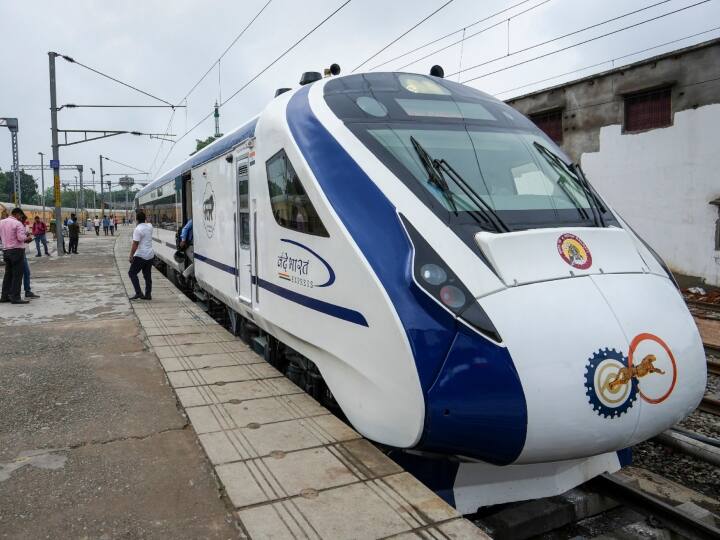 Vande Bharat Train: वंदे भारत ट्रेन पर फिर हुआ पथराव, बेंगलुरु-धारवाड़ रूट पर पत्थर से टूटी खिड़कियां