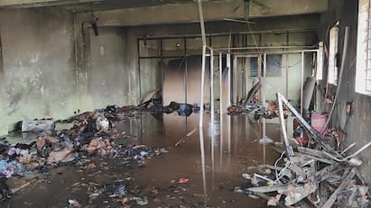 Solapur News : रुपम विविंग मिल असे या कारखान्याचे नाव आहे. आज सकाळी सहाच्या सुमारास या कारखान्यांमध्ये आग लागली होती.