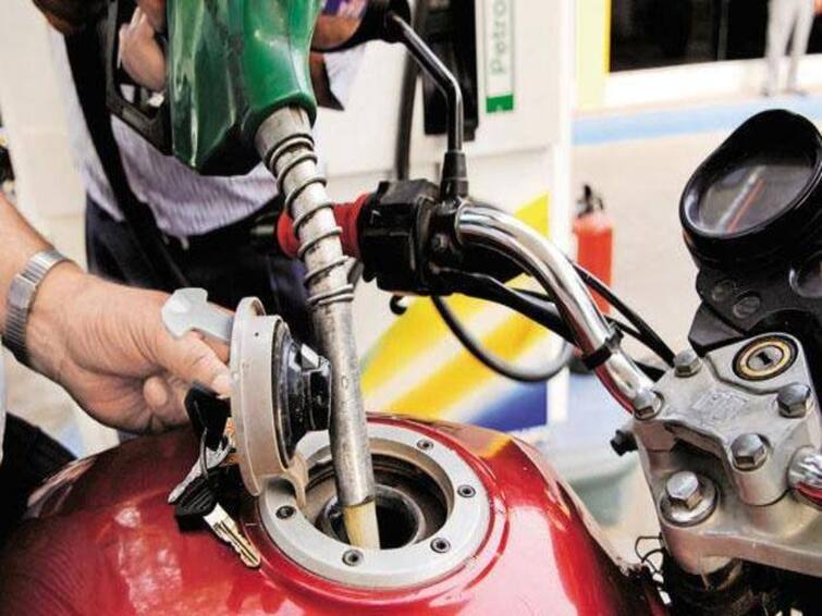 petrol and diesel price chennai on 5th July 2023 know full details Petrol Diesel Price: மாறவே மாறாத பெட்ரோல் விலை.. துணை நிற்கும் டீசல்..இன்றைய விலை நிலவரம்..!