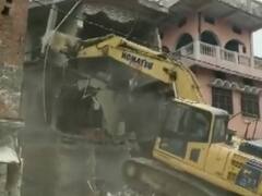 फतेहपुर में लव जिहाद और रेप के आरोपी के घर चला बुलडोजर, एक्शन से इलाके में हड़कंप