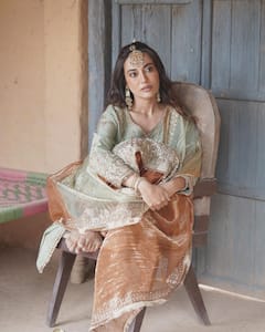 Surbhi Jyoti Glows In A Pastel Ethnic Wear