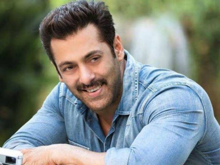 सलमान खान को बॉलीवुड का 'भाईजान' भी कहा जाता है और वो टैक्स देने वालों में भी सबसे आगे रहने वालों में से हैं. उन्होंने करीब 44 करोड़ रुपये का टैक्स कुछ समय पहले चुकाया था.