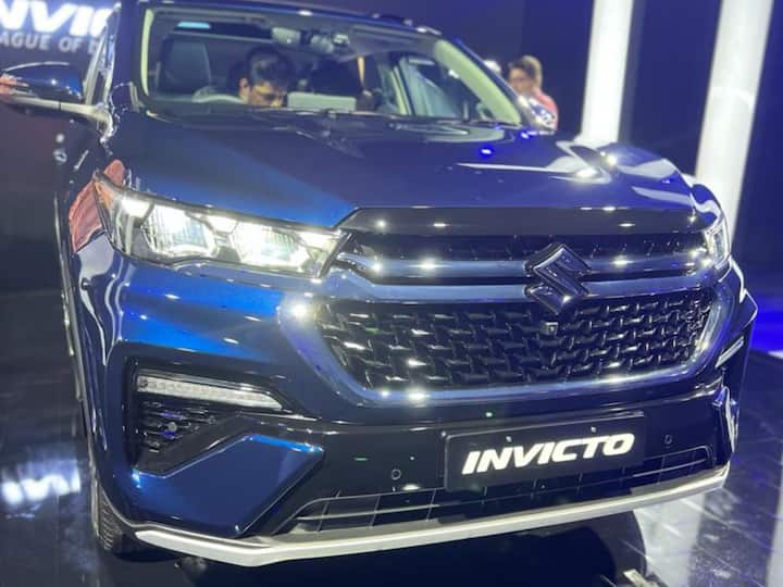 The grille has the same shape as the Innova Hycross, there is a thicker chrome line which runs to the headlamps while as mentioned earlier, the lighting pattern has the Nexa signature three block design which is also seen on the Baleno and Grand Vitara. (Image Source: Somnath Chatterjee)