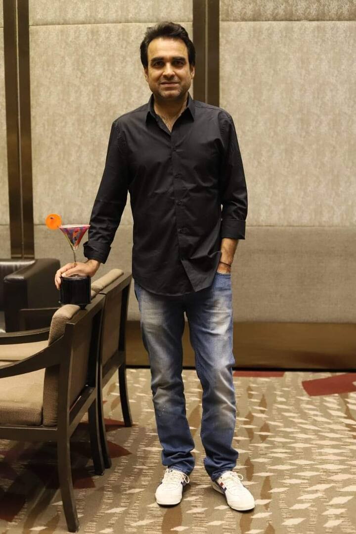 बिहार के गोपालगंज से शुरू हुआ उनका सपनों का सफर इतना भी आसान नहीं था. उन्होंने कई मुश्किलें झेली, तंगहाली से लेकर काम की कमी हर संकट का सामना कर पंकज बढ़ते गए और आज वो इंडस्ट्री के सुपरस्टार्स में शुमार हैं.