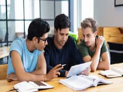 ఈ స్కిల్స్ ఉంటే చదువుతూ రెండు చేతులా సంపాదించొచ్చు