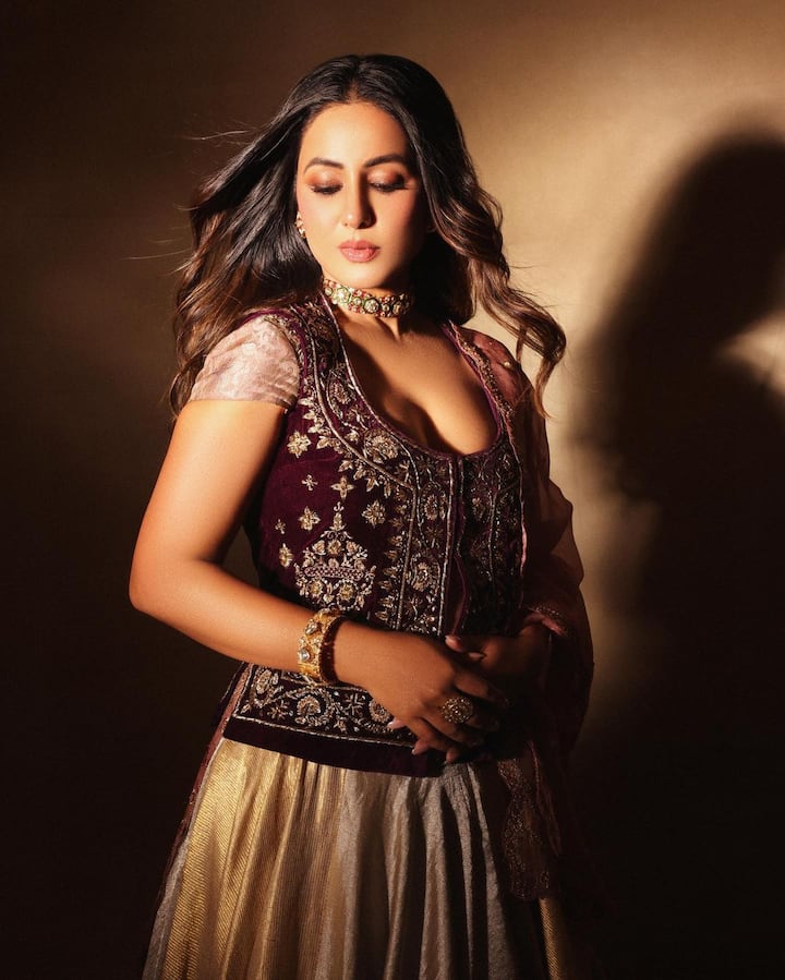 ( All Pics Credit: Instagram/@realhinakhan)