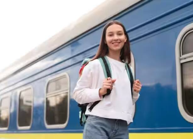 ਫਰਸਟ ਏਸੀ 'ਚ ਦੋ ਤਰ੍ਹਾਂ ਦੇ ਕੈਬਿਨ ਹੁੰਦੇ ਹਨ, ਜਿਨ੍ਹਾਂ 'ਚ ਇਕ ਕੈਬਿਨ 'ਚ ਸਿਰਫ ਦੋ ਲੋਕਾਂ ਦੀ ਸੀਟ ਹੁੰਦੀ ਹੈ। ਇਸ ਦੇ ਨਾਲ ਹੀ ਇੱਕ ਕੈਬਿਨ ਵਿੱਚ ਚਾਰ ਲੋਕਾਂ ਲਈ ਸੀਟਾਂ ਹਨ।