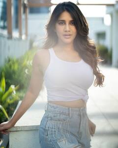 Nabha Natesh: ఇస్మార్ట్ బ్యూటీ అందాల విందు- ఉక్కిరి బిక్కిర అవుతున్న కుర్రాళ్లు